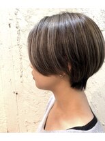 ペネロープ(Penelope) コントラストハイライト/ハイライト/ショート/グレー系 担当夕島