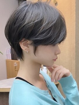 ビュー フクオカ(VIEW FUKUOKA) 美髪にオトナかわいいホワイトグレージュネビージュショートボブ