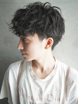 カライング(ing) スーツ短髪ツーブロック束感モテる黒髪シークレットパーマ流行