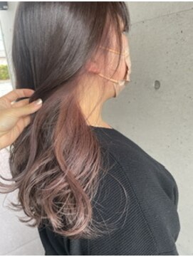 アチーブリス(achieve Liss) 黒髪暗髪+ピンクベージュイヤリングカラー ウェーブロング