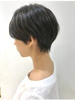 クオン(kuon) 奥行きショート　黒髪ひし形シルエット