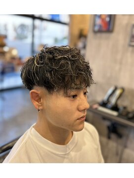 バーバーショップ ネオ セカンド(BARBERSHOP NEO2nd) スペインカール　メッシュ　スキンフェード