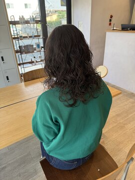 ナイアバイアヌエヌエ(naia by anuenue) ミディアムパーマ