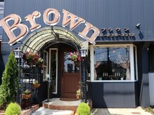 美容室 ブラウン(Brown)の雰囲気(店内は広々、開放感がありリラックスできます。)