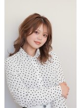 《スタイリスト／竹内 優衣》インナーカラー・ハイライト・韓国風デザインで自分史上最高の可愛さを。