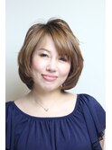 肩上のボブベースで作るフェミニンスタイル