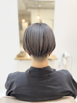 ベンチ 高田馬場店(bench) ハンサムショート ツーブロック シルバーカラー