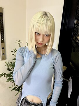 イコ(.ico) セミロングショートウルフボブネビージュ小顔ワンレン金髪