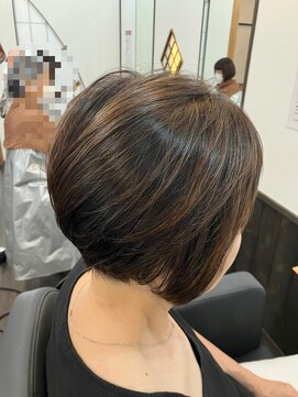 髪化粧 トラスト(trust) 前下がりショート