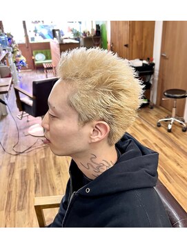 ブロンドスパイキーショート