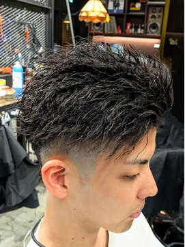 フォーコーナーズカットショップスリーセント 栄(FourCornersCutShop 3/cent) 【ツイストパーマ】