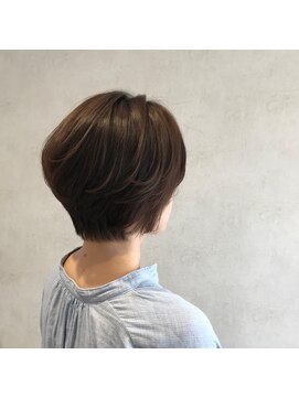 ライフ ウィズ ヘア(LIFE with HAIR) 大人シルエットで魅せるボーイフレンドボブ