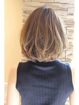 レウナ 外苑前(Reuna) 30代40代人気 お手入れ簡単丸みが可愛いボブ