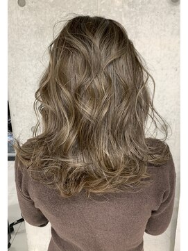 スウィープ 平尾(sweep) 【豊塚】20代30代40代ハイライトカラー赤み消しグレージュ