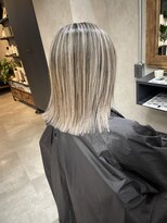 サニー 渋谷(SUNNY)&nbsp;バレイヤージュ、ハイライト、レイヤーロング、グレーベージュ