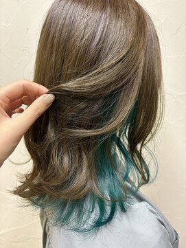 シュリット(schritt) *インナーカラーグリーン*ブリーチ渋谷 ミディアム妹尾