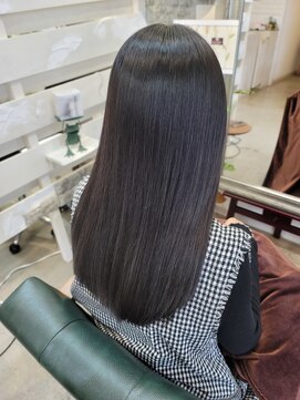 ウェルス(Wealth) うねり解消ツヤロング