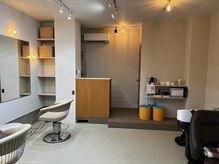 柔らかいトーンの店内