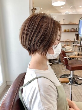 アルトル 池袋(altru) ◇ショートボブホワイトグレージュミニウルフチェリーブラウン