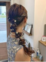 ロッカ(ROCCA) ハイライトカラーねじり編み×フラワーアレンジ
