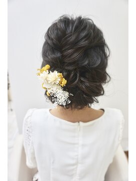 リサ 恵比寿(risa.) ダークカラーでもふわふわアップ