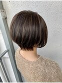 ハイライト大人かわいい小顔ワンサイドショートボブ前下がり