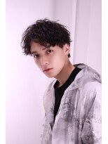 ネイビー(NAVY)&nbsp;セクシーセンターパート 無造作ウェーブパーマ ウェット束感