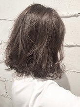 大人女性に似合うデザインカラーを。傷みやすい白髪染めも、頭皮に負担が少なくダメージレスで艶髪キープ♪