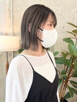 ノエ(noe) 透け感グレージュ×切りっぱなしボブ