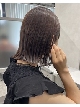 キートス(Kiitos) 切りっぱなしボブグレージュ透明感カラーぱつっとボブ