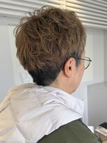 アンバー(Amber)&nbsp;癖毛を活かしたツーブロックベリーショート