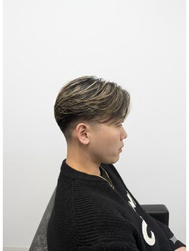 メンズ ラピス(Men's Lapis) 毛流れセンターパート×細めハイライト