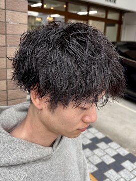 トンネルヘアー(Tunnel hair) 伸ばしかけの波巻きパーマ