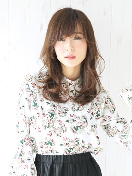 マフェ(mahae) 色気が漂うミディアムレイヤー