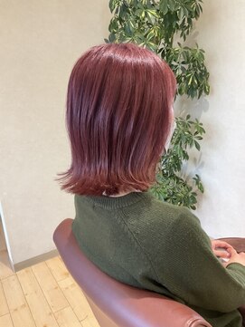 ヘアデザインフルーヴ(hair design fleuve) レッド系の切りっぱなしボブ