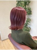 レッド系の切りっぱなしボブ