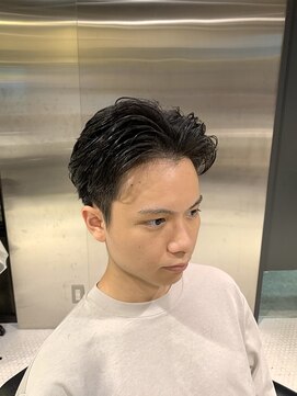 フランクスバーバーザスタンド(Frank’s barber the stand) メンズナチュラルビジネスパーマツーブロックフェードF