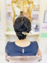 美容室 ティンカーベル シニヨンヘア