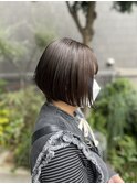 ショートボブ　オリーブカラー　アッシュカラー