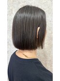 顎下ラインのシンプル黒髪ボブ