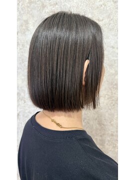 シュガービー(SUGAR-B) 顎下ラインのシンプル黒髪ボブ