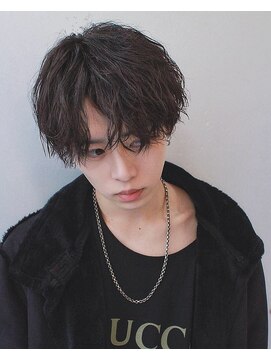 シン(syn) ツイストスパイラルパーマ コンマヘア