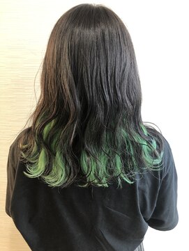 パザパ 嶋店(pa.za.pa) ビビッドインナーカラー/グリーン/巻き髪/20代30代40代