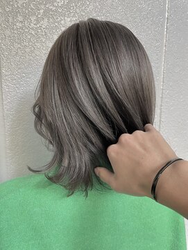 エイル 西梅田(eyl) 抜け感抜群 × カーキグレージュ