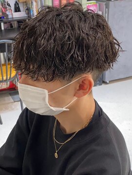 ウェイビーエフティフィフス 横浜西口(WAVEY ft.fifth) ツイストスパイラルパーマ波巻き無造作刈り上げ前下がりマッシュ