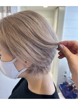 バズ(BUZZ) ハイトーンベージュ！