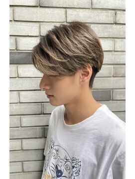 キートス(Kiitos) 【夏オススメ】外国人風センターパート×ハイライト