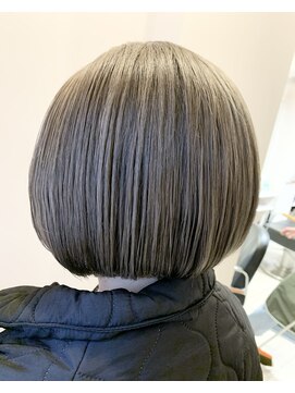 トレパルッキエーレ(tre parrucchiere) ［-tre-］ミニボブ×ベージュ