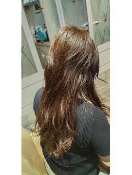 レガーレ(Legare) 透明感たっぷりの韓国レイヤー×オリーブグレージュカラー