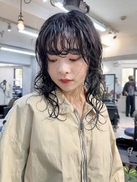 ヴェイン 渋谷(vain) 顔まわりレイヤーミディアムパーマウルフカットブルーブラック